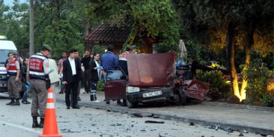 İki araç çarpıştı: 1 ölü 5 yaralı