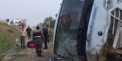 Trafik kazası meydana geldi, 17 yaralı