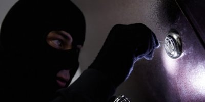 Yaşlı kadının cevabı hırsızları şok etti