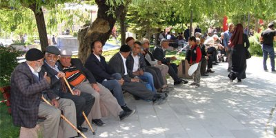 Oruçlu vatandaşlar parklara akın etti