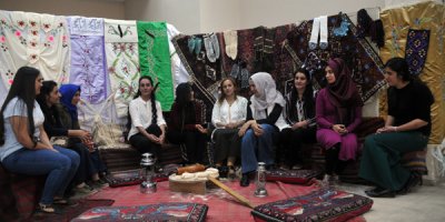 Yüksekova'da ki sergi yoğun ilgi görüyor