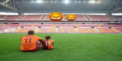 Podolski, Türk Telekom Stadyumu’na veda etti