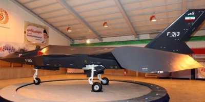 Ahmedinejad İran'ın özel savaş uçağını tanıttı