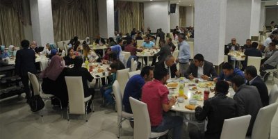 Yüksekova İmam Hatip Ortaokulu İftar Yemeği Düzenledi