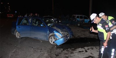 Kütahya'da iki otomobil çarpıştı: 9 yaralı