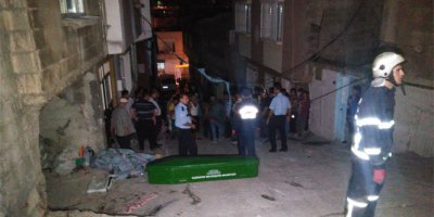 Minibüs insanların arasına daldı: 3 ölü 5 yaralı