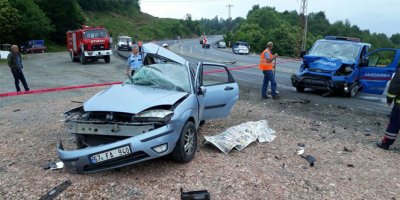 Jandarma aracı otomobille çarpıştı: 1 ölü, 2 yaralı
