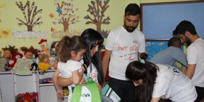 News PDR Grubundan 150 öğrenciye bayram hediyesi