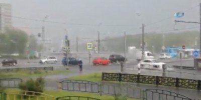 Moskova'da fırtına: 2 ölü, 30 yaralı