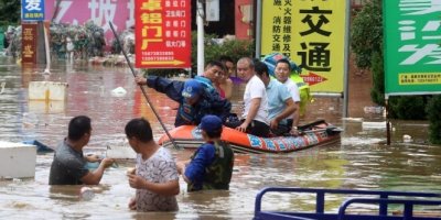O ülkeye sel vurdu: 49 ölü