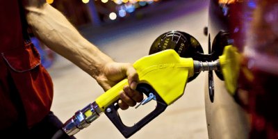 Motorine zam, otogaza indirim bekleniyor