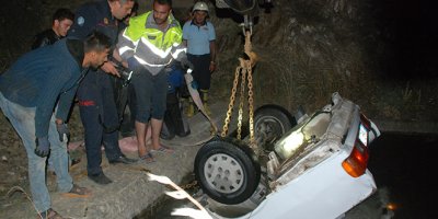 Otomobil sulama kanalına uçtu: 1 kişi kayıp