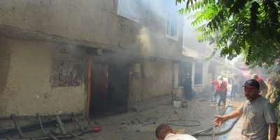 2 katlı ev yangında kül oldu
