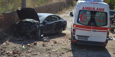 Direksiyon hakimiyetini kaybetti galericiler sitesine düştü: 3 yaralı