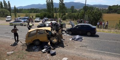 Zincirleme kaza: 3 ölü, 4 yaralı