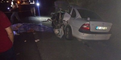Otomobil traktör römorkuna çarptı: 2 ölü