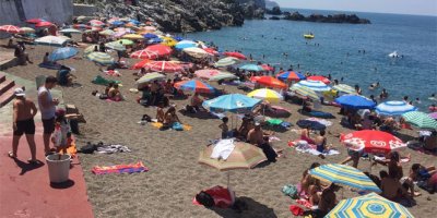 Hava sıcaklığı 28 dereceyi geçti, plajlar doldu taştı
