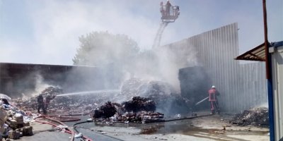 Atık kağıt deposunda korkutan yangın