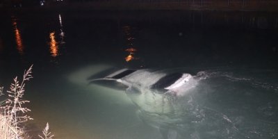 Alkollü sürücü aracıyla kanala düştü