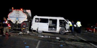 Minibüs sulama tankerine çarptı: 1 ölü, 1 yaralı