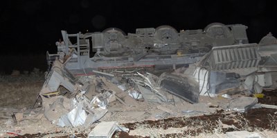 Elazığ’da yük treni devrildi: 2 ölü