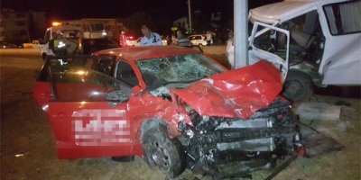 Minibüs ile otomobil çarpıştı: 4 yaralı