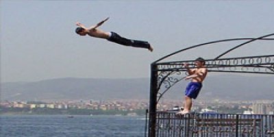 ''Balıklama'' atlarken felç olmayın