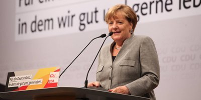 Merkel seçim çalışmalarına başladı