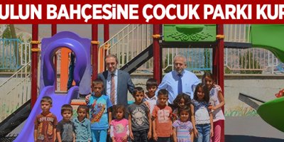 İki okulun bahçesine çocuk parkı kuruldu