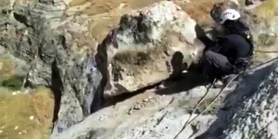 Hasankeyf’te riskli kayalar yıkılıyor