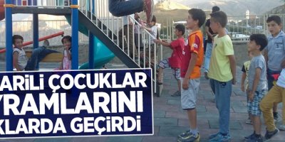 Hakkarili çocuklar bayramlarını parklarda geçirdi