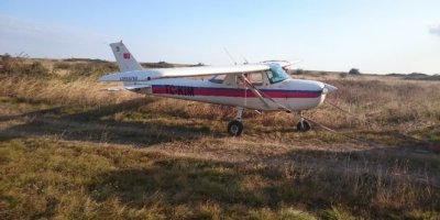 Uçak tarlaya zorunlu iniş yaptı