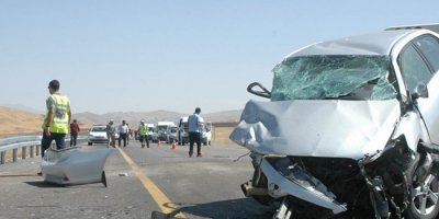 Yollar kan gölü: 20 ölü, 67 yaralı