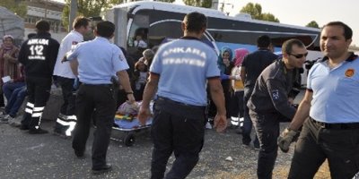 Yolcu otobüsü, tıra çarptı: 3 ölü, çok sayıda yaralı