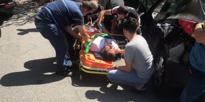 Virajı alamayan sürücü duvara çarptı