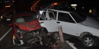 Zincirleme kazada otomobil hurdaya döndü: 1 yaralı