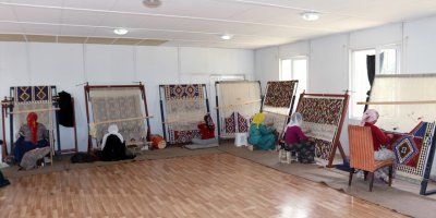 Tarihi Van kilimleri onların ellerinde hayat buluyor