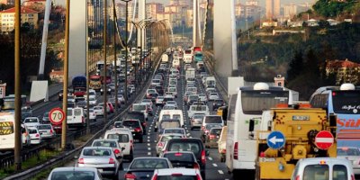 Haftada 9 saat trafikte geçiyor