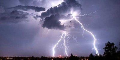 Yıldırım düştü 20 hayvan telef oldu