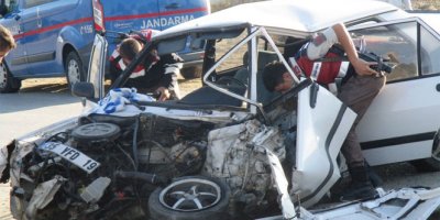 Otomobil belediye otobüsü ile çarpıştı: 1 yaralı