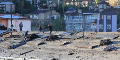 Hakkari’de çatı onarımları hız kazandı