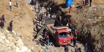 Yüksekova'da kaza: Çok sayıda yaralı var