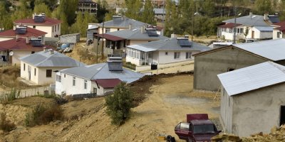 Afet riski nedeniyle bir köy taşındı ama...