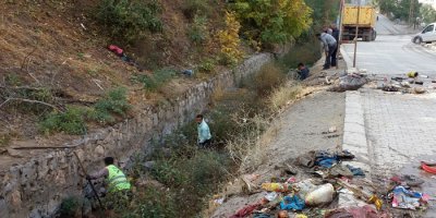Şemdinli'de dere temizliği