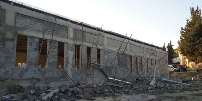 Duvar çöktü: 1 ölü, 2 yaralı