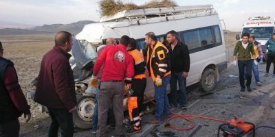 Doğubayazıt’ta trafik kazası: 1 ölü, 8 yaralı