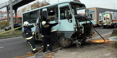 Yolcu minibüsü kaza yaptı: 1 ölü, 2 yaralı