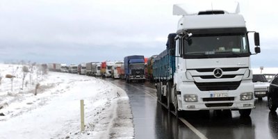 Kar yağışı karayollarında etkili oluyor