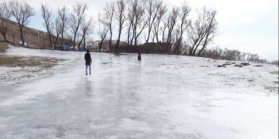 Tarla buz pistine döndü!