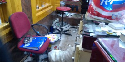 Çanakkale'de duvarı delerek kuyumcuyu soydular